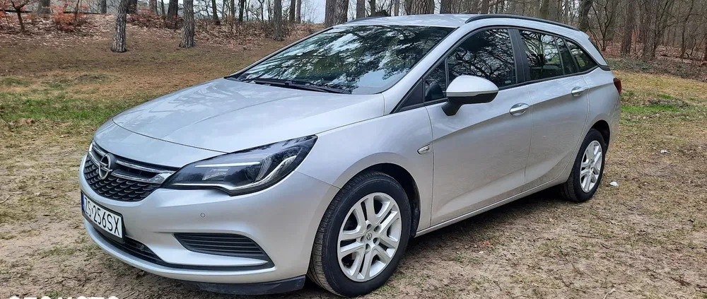 podkarpackie Opel Astra cena 33000 przebieg: 131000, rok produkcji 2017 z Szczecin